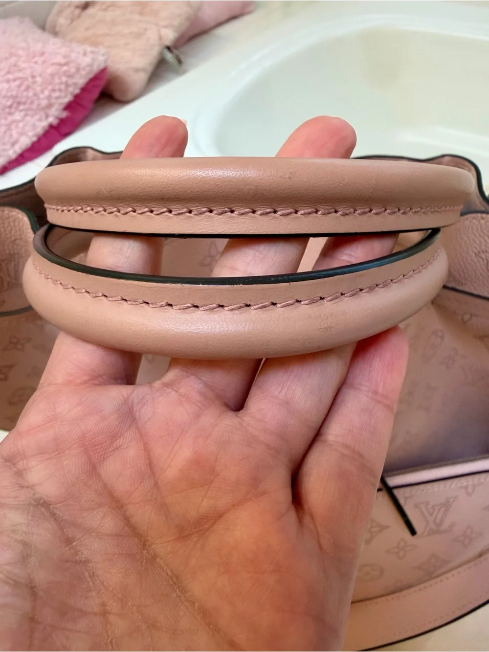 Louis Vuitton Mahina Girolatta Magnolia Handbag Pink